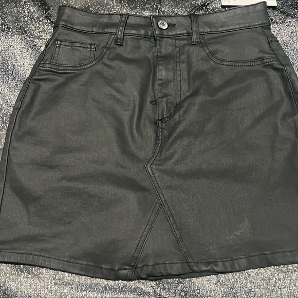 Primark faux leather skirt - Picture 2 of 3